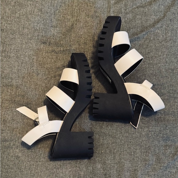 Madden Girl Black and White Platform Sandals - Picture 2 of 6